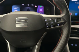 valkoinen SEAT Leon 2021 kuva 12.