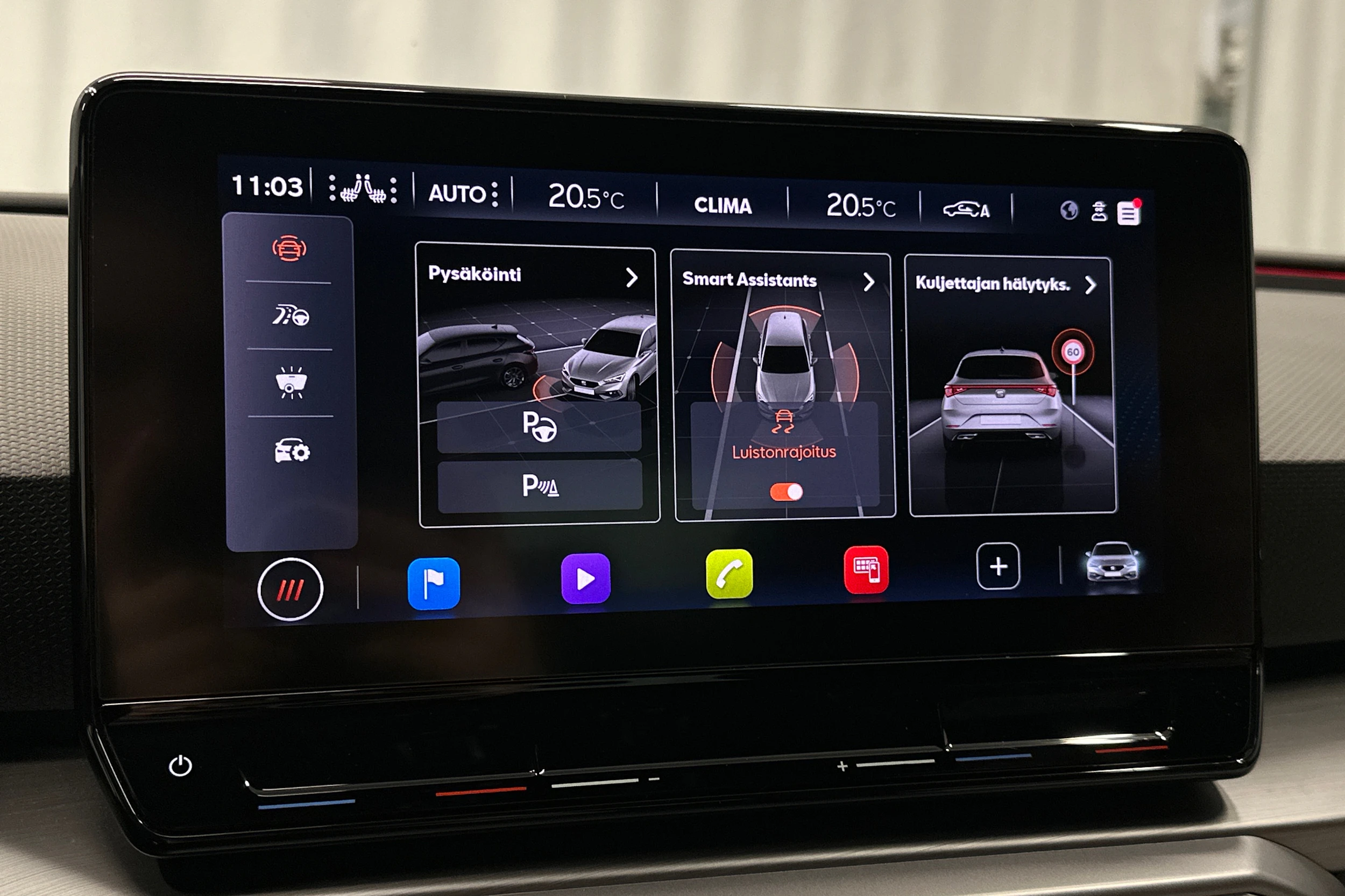 valkoinen SEAT Leon 2021 kuva 24.