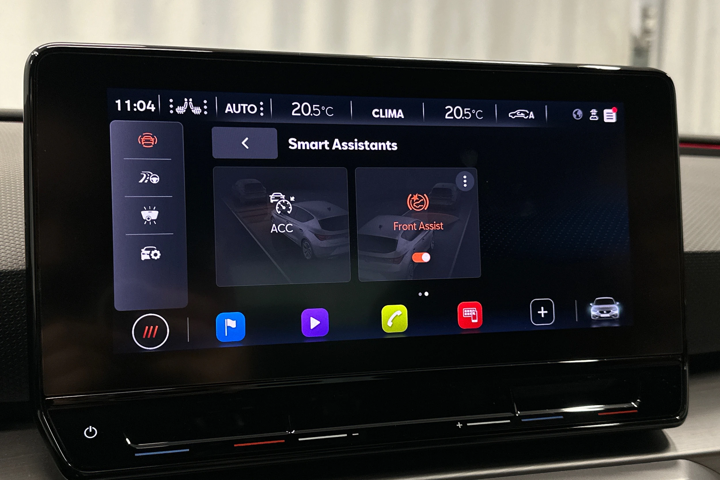 valkoinen SEAT Leon 2021 kuva 26.