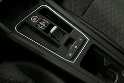 valkoinen SEAT Leon 2021 kuva 34.