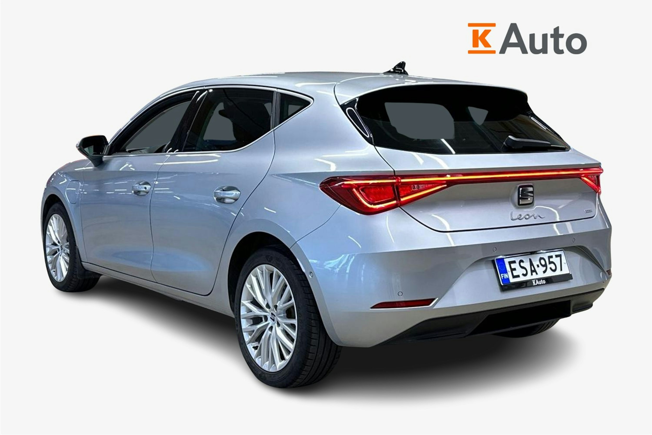 harmaa SEAT Leon 2022 kuva 2.