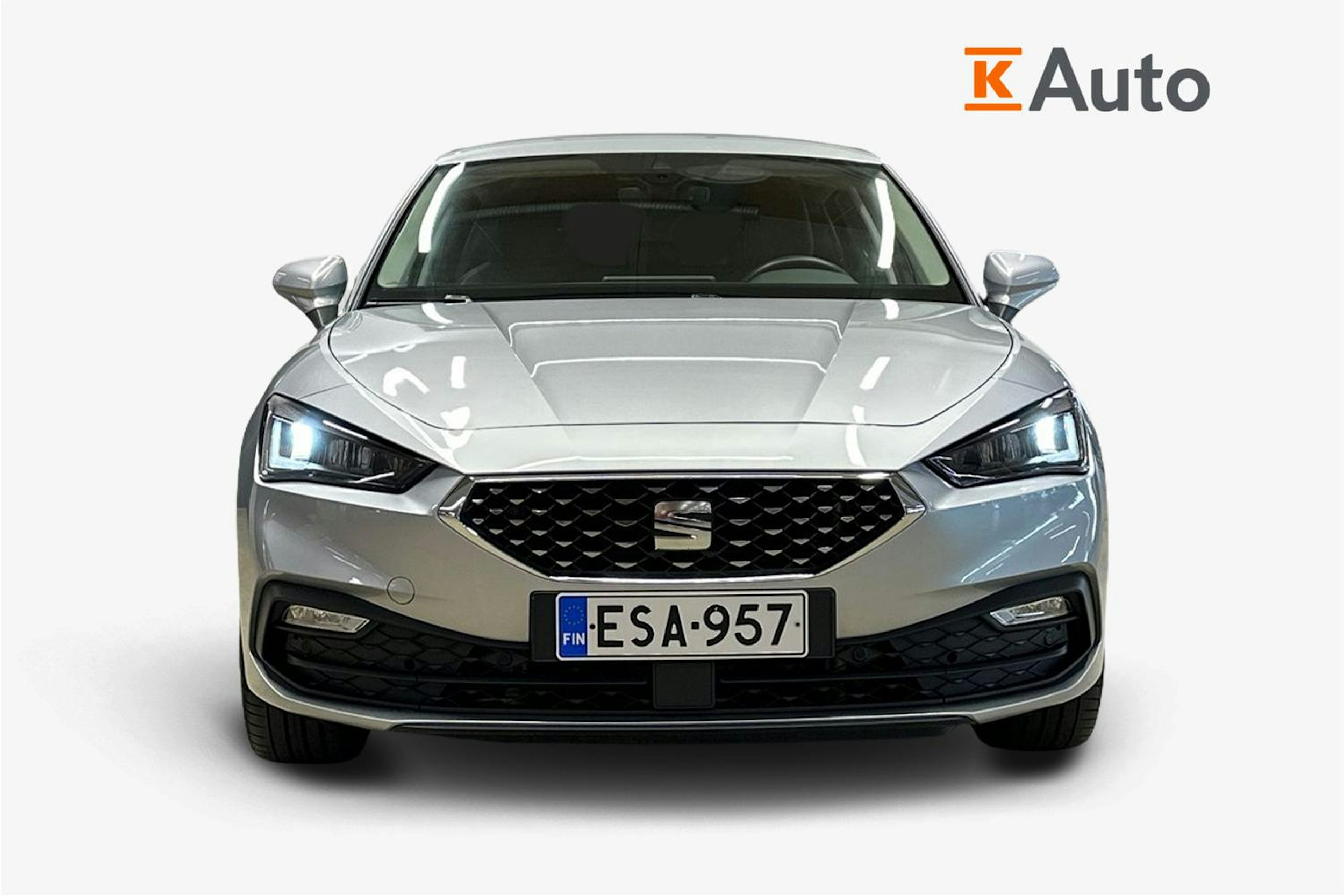 harmaa SEAT Leon 2022 kuva 5.