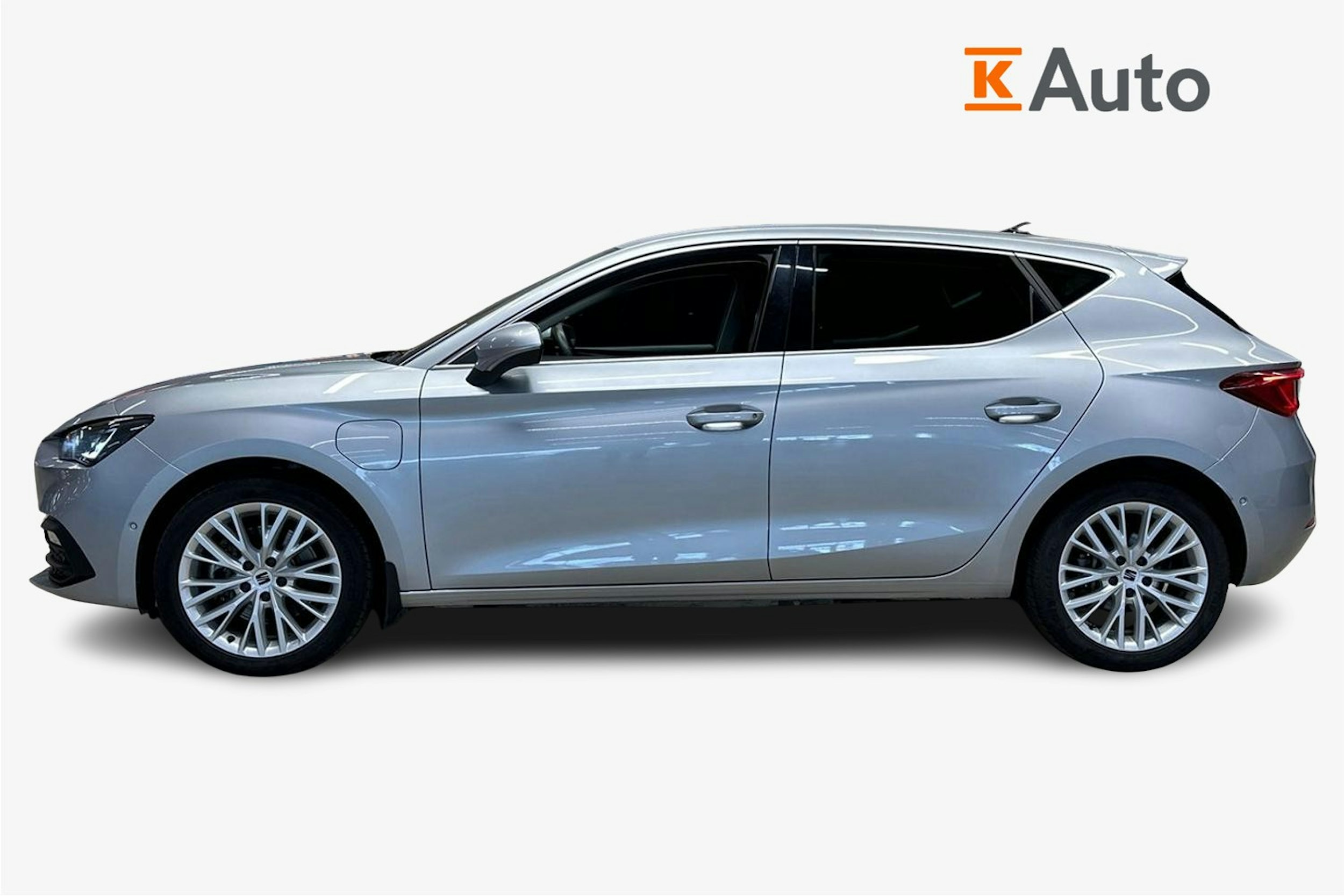 harmaa SEAT Leon 2022 kuva 6.