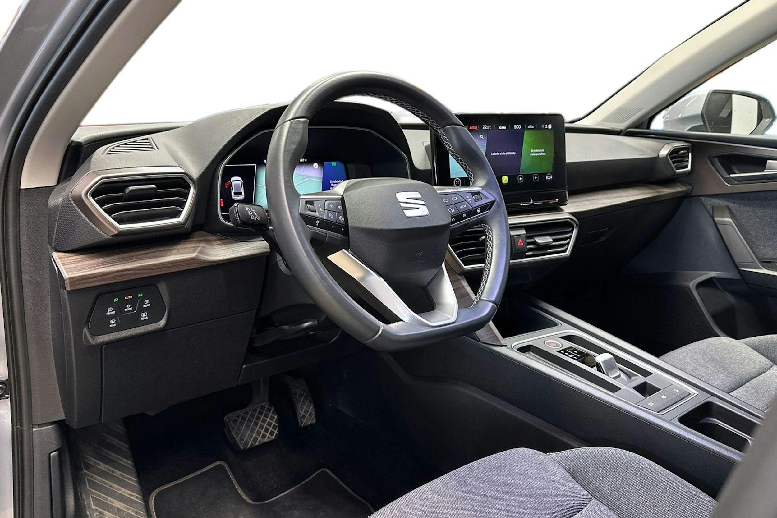 harmaa SEAT Leon 2022 kuva 7.