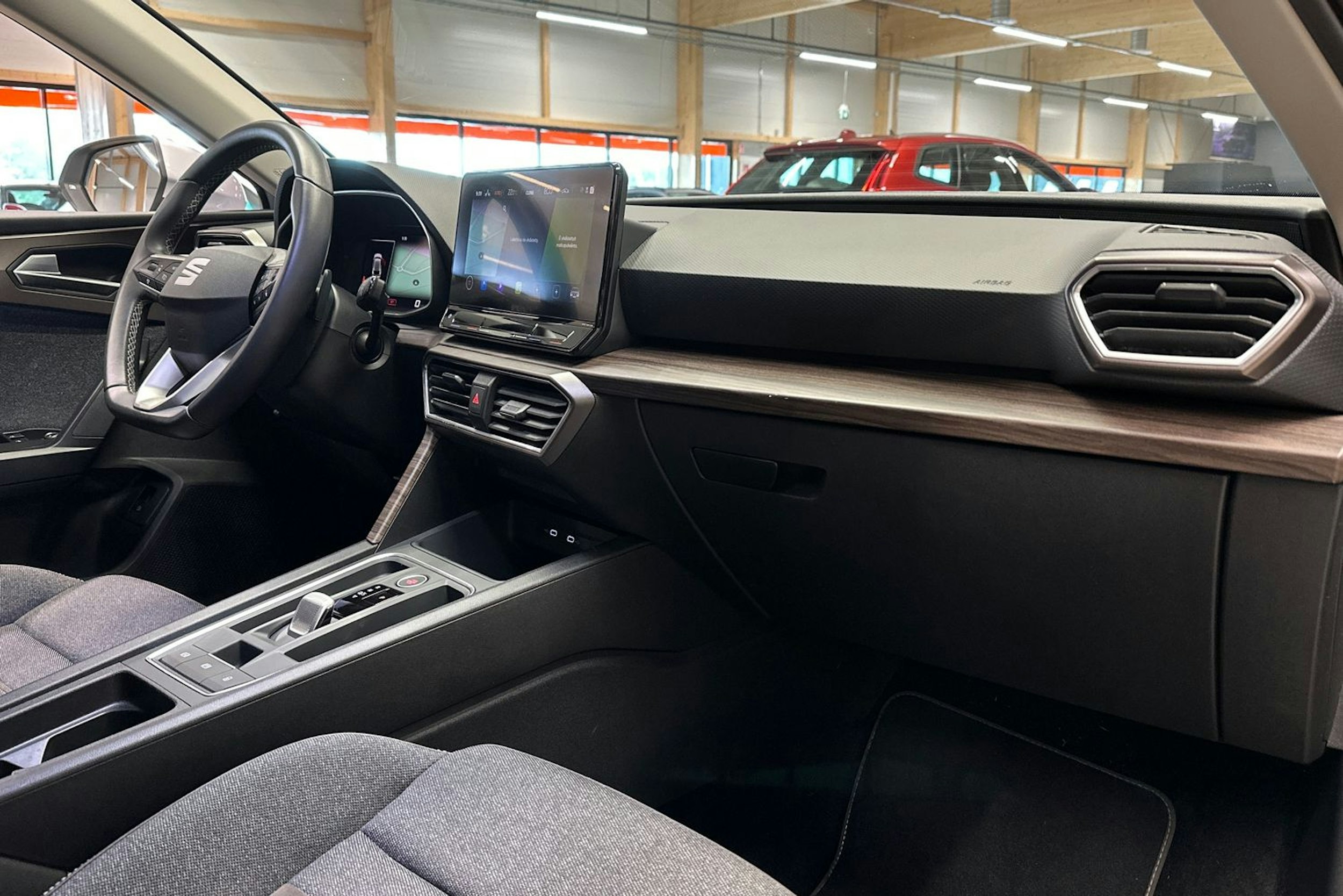 harmaa SEAT Leon 2022 kuva 14.