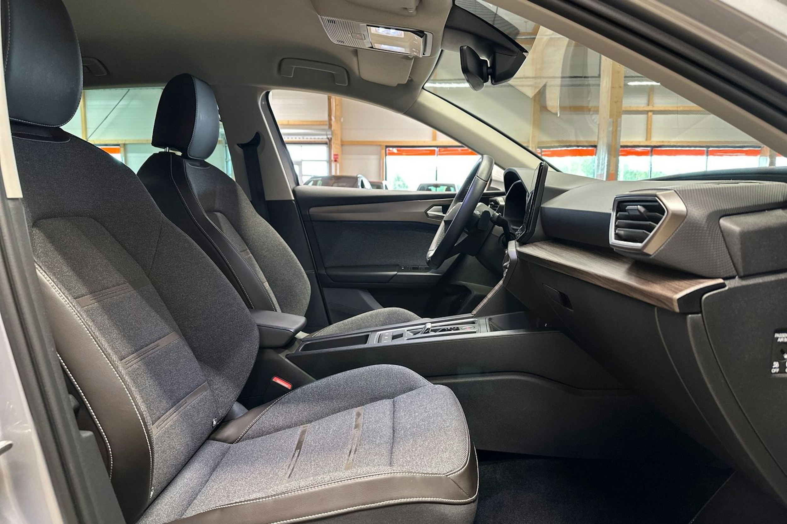 harmaa SEAT Leon 2022 kuva 15.