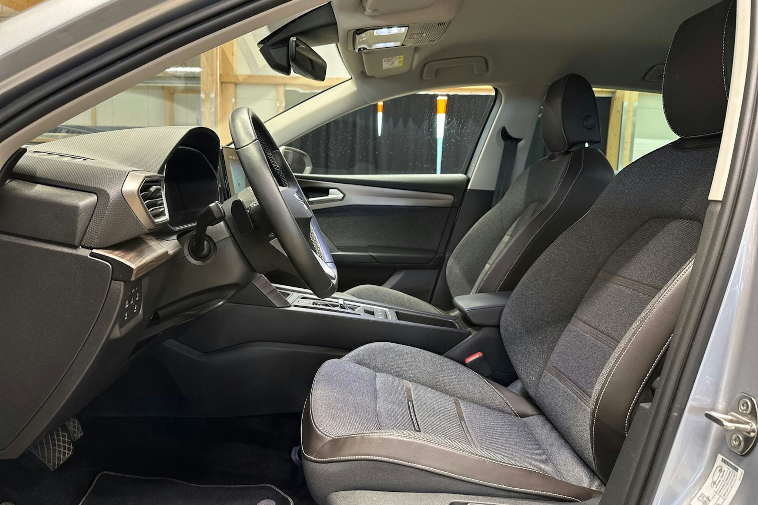 harmaa SEAT Leon 2022 kuva 17.