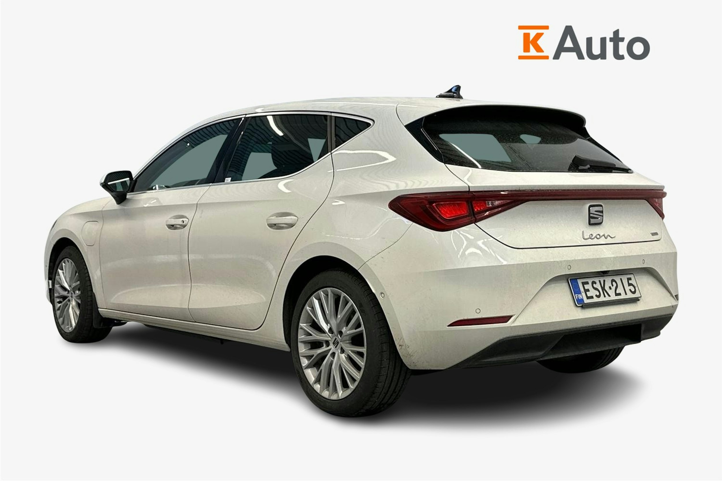 valkoinen SEAT Leon 2022 kuva 2.