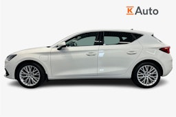 valkoinen SEAT Leon 2022 kuva 6.