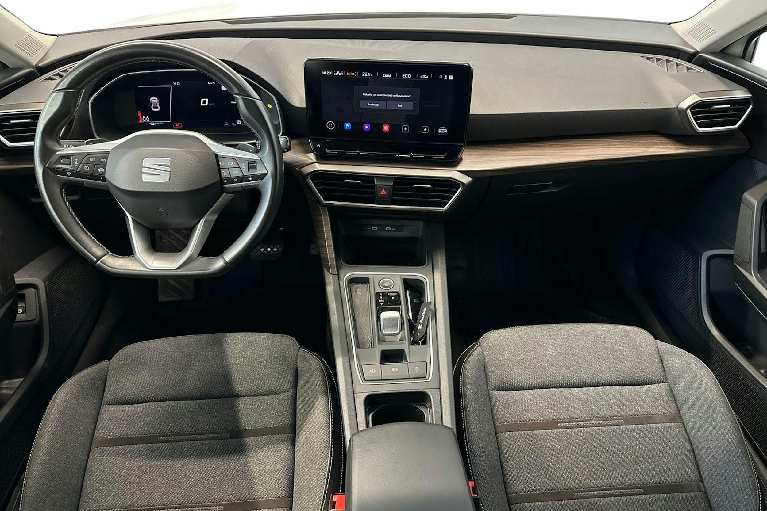 valkoinen SEAT Leon 2022 kuva 9.