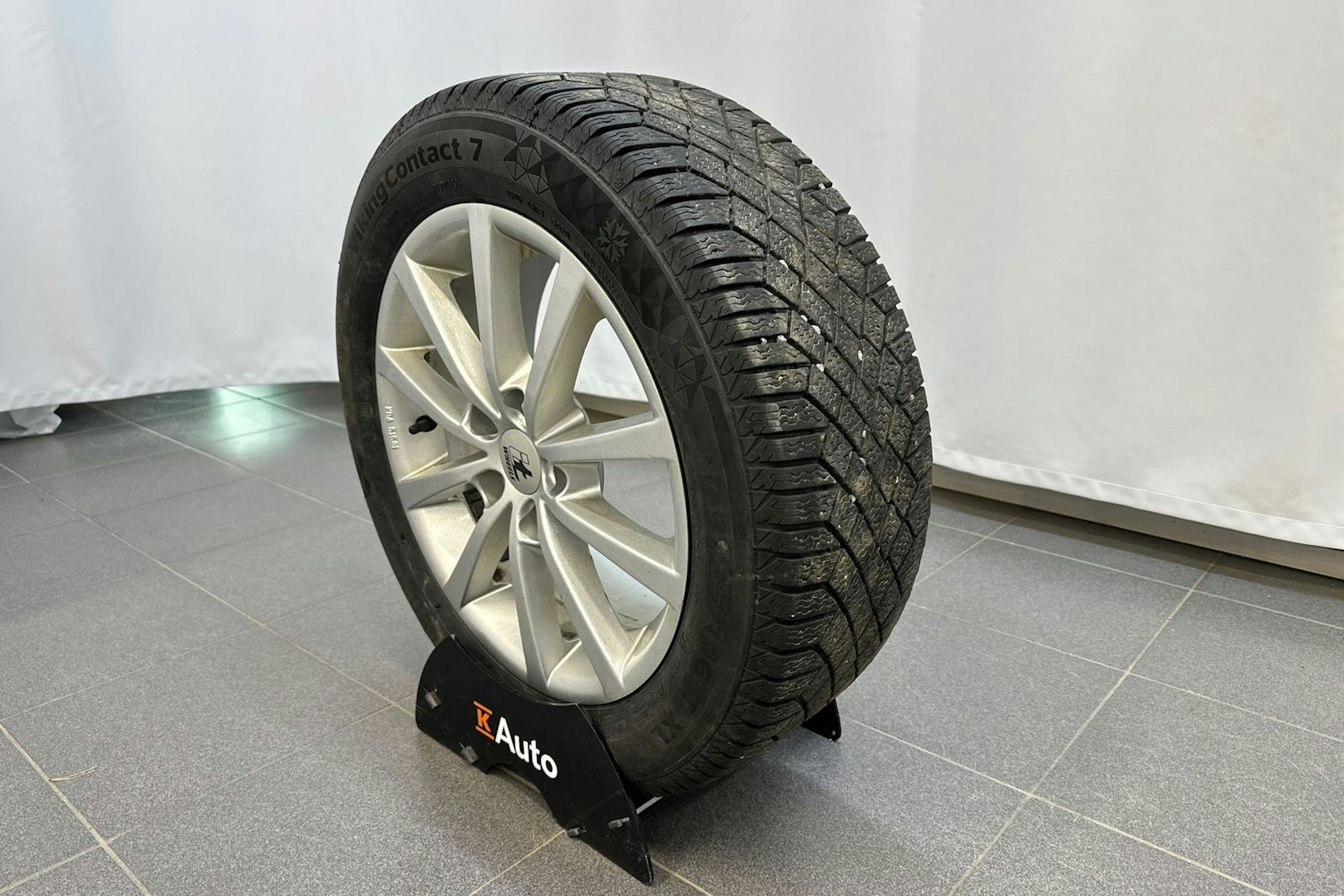 valkoinen SEAT Leon 2022 kuva 13.
