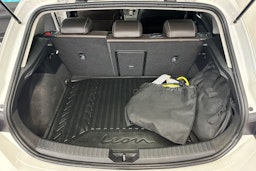 valkoinen SEAT Leon 2022 kuva 14.