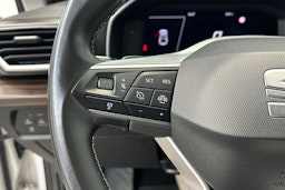 valkoinen SEAT Leon 2022 kuva 16.