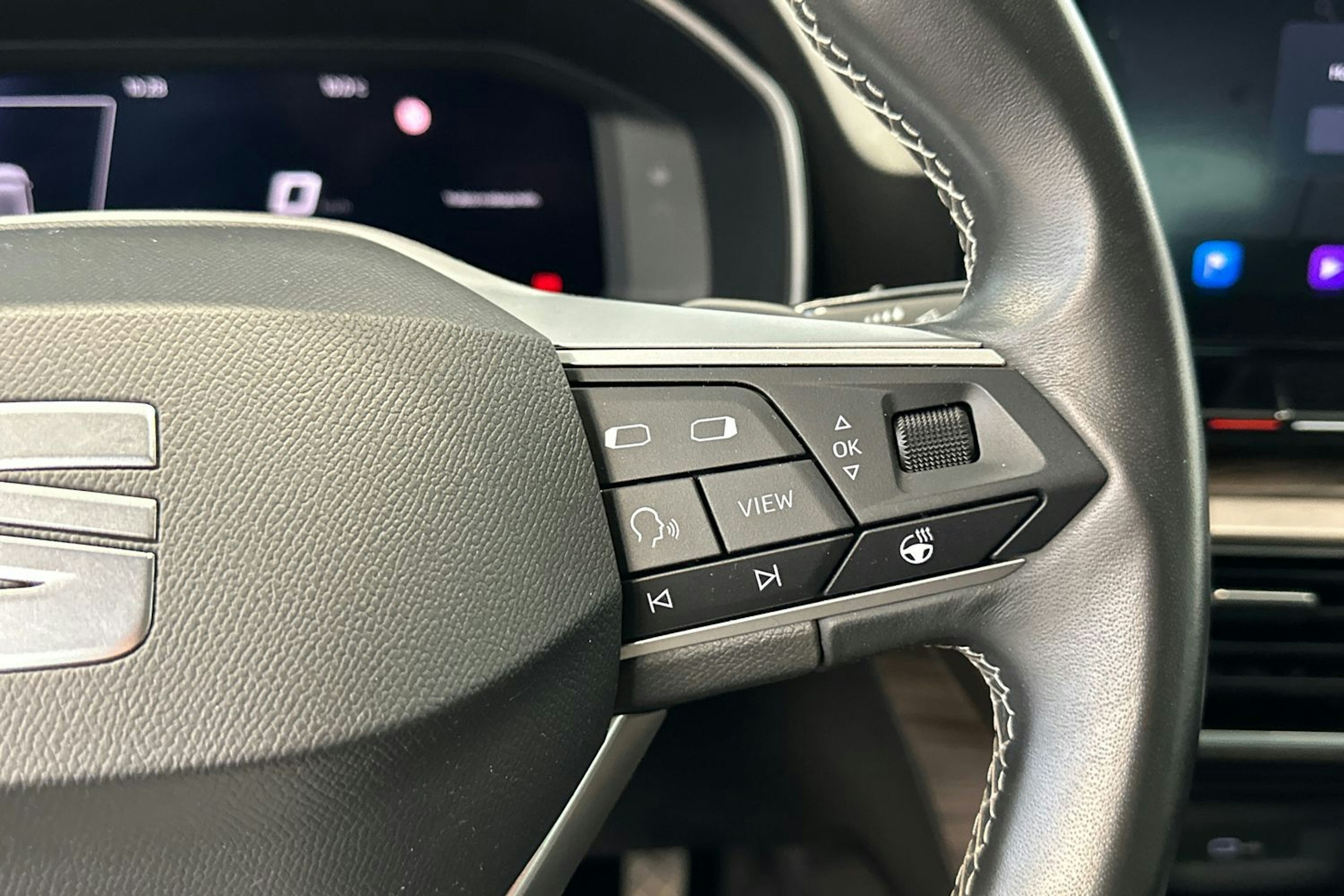 valkoinen SEAT Leon 2022 kuva 17.