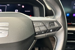 valkoinen SEAT Leon 2022 kuva 17.