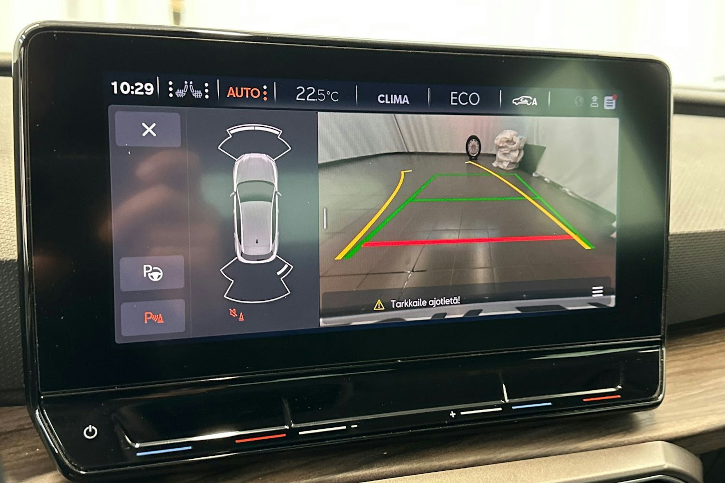 valkoinen SEAT Leon 2022 kuva 19.