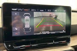 valkoinen SEAT Leon 2022 kuva 19.