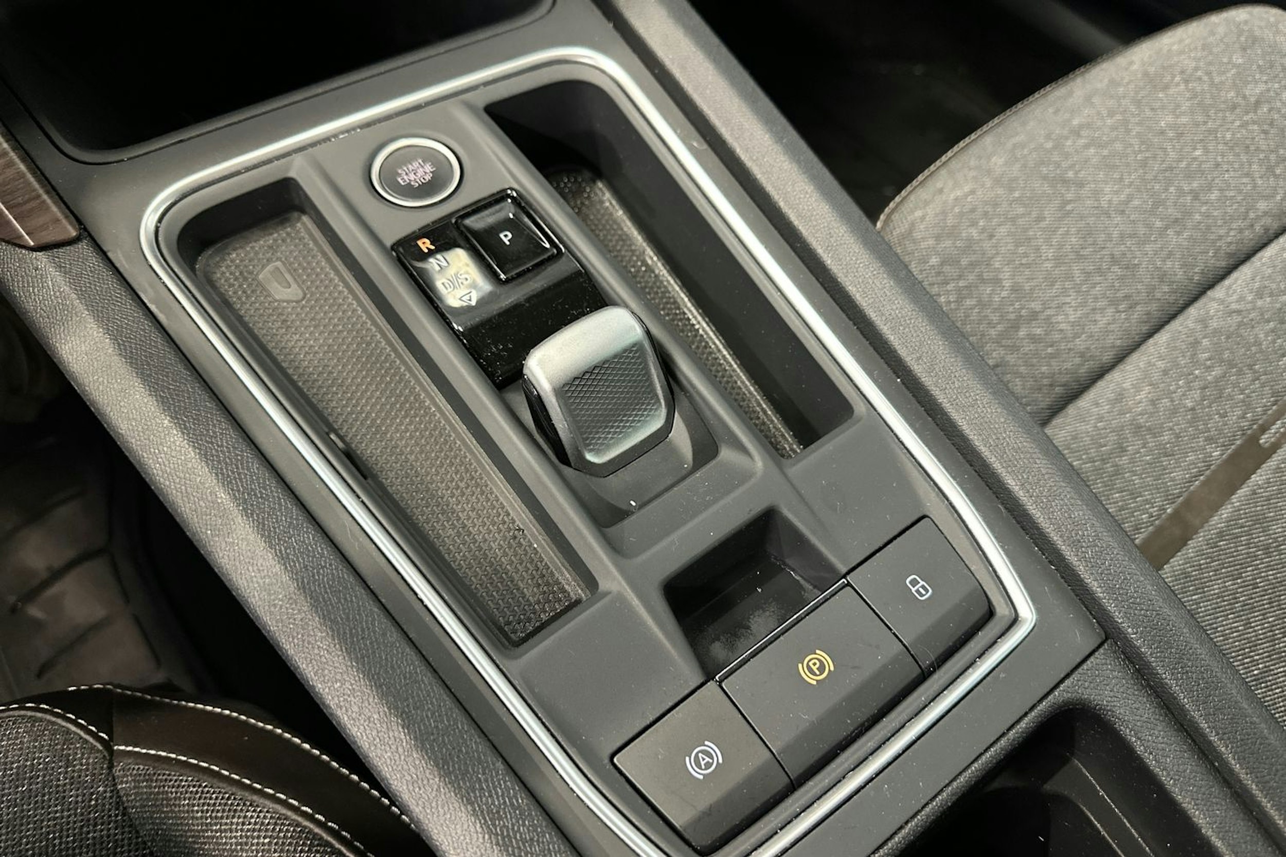 valkoinen SEAT Leon 2022 kuva 21.
