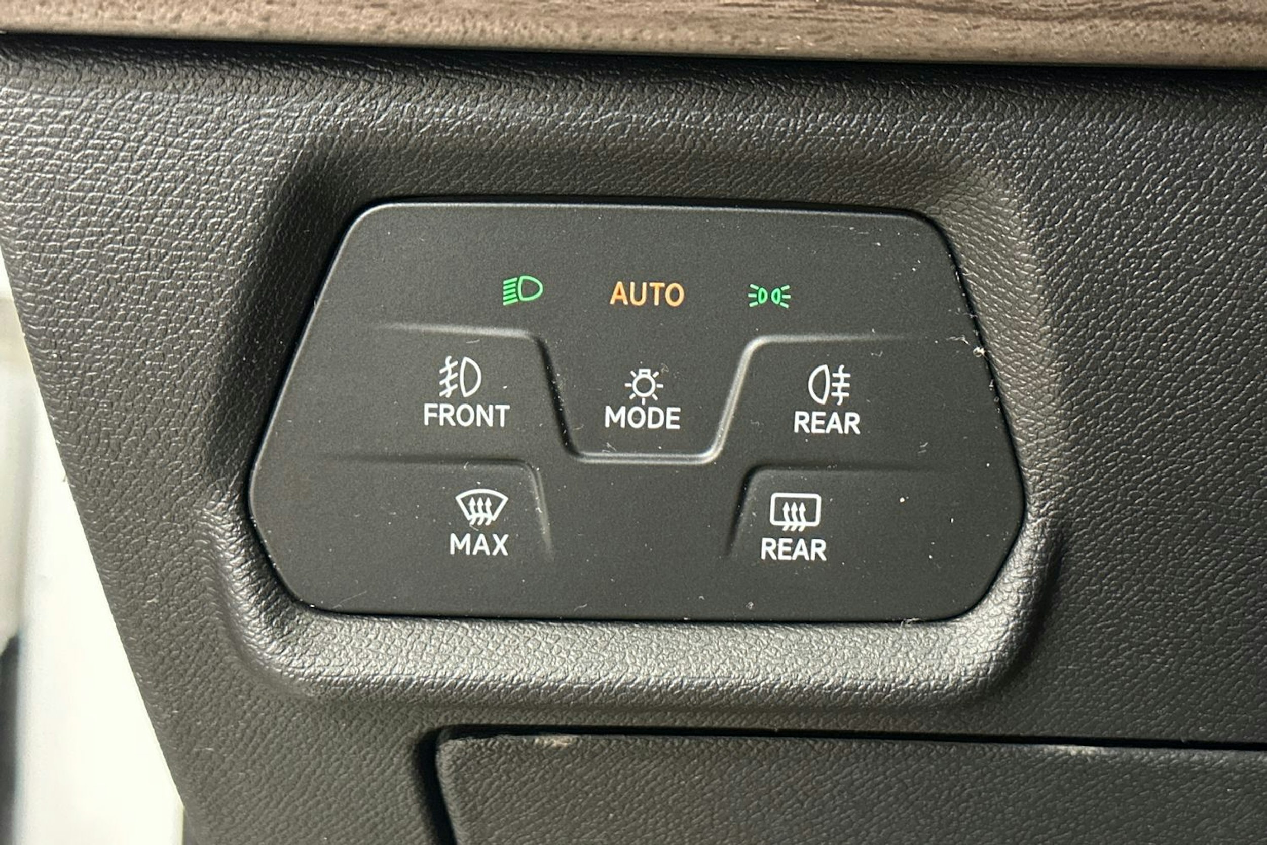 valkoinen SEAT Leon 2022 kuva 22.