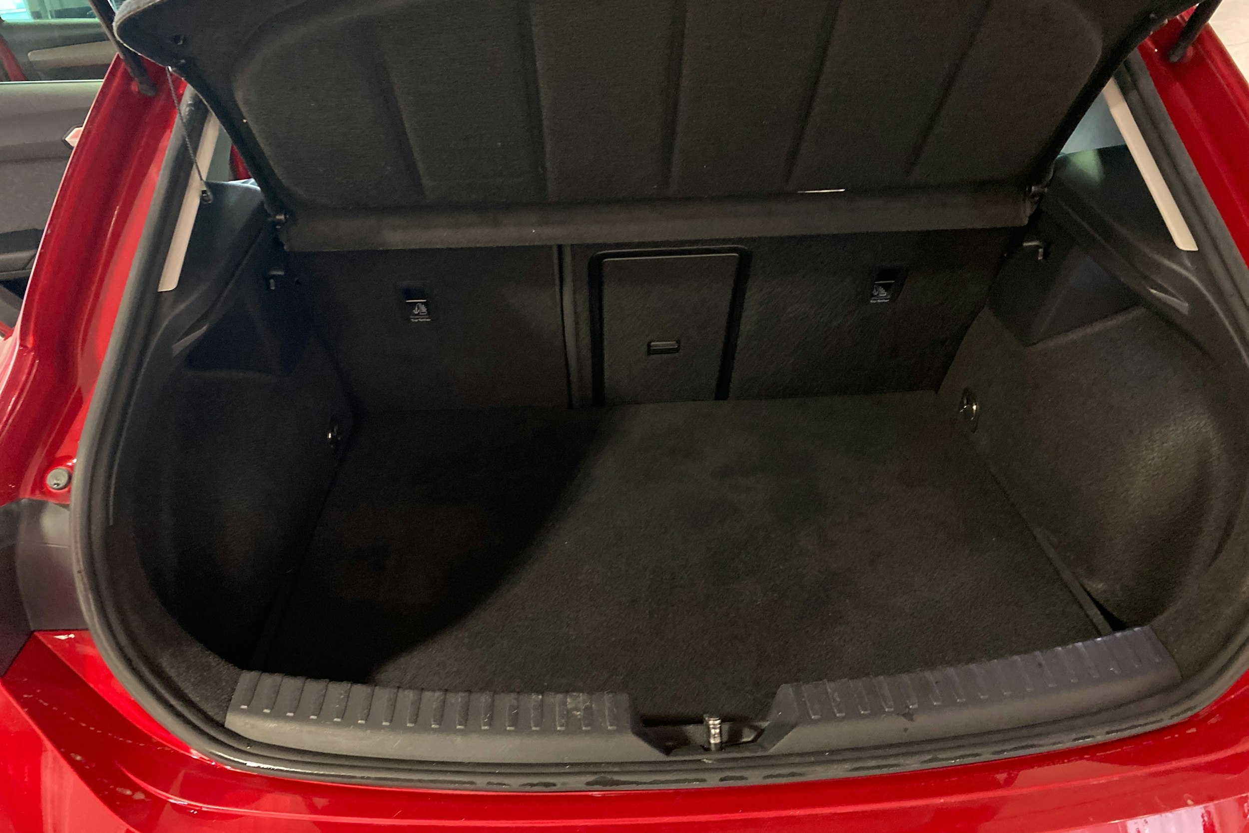 punainen SEAT Leon 2022 kuva 14.