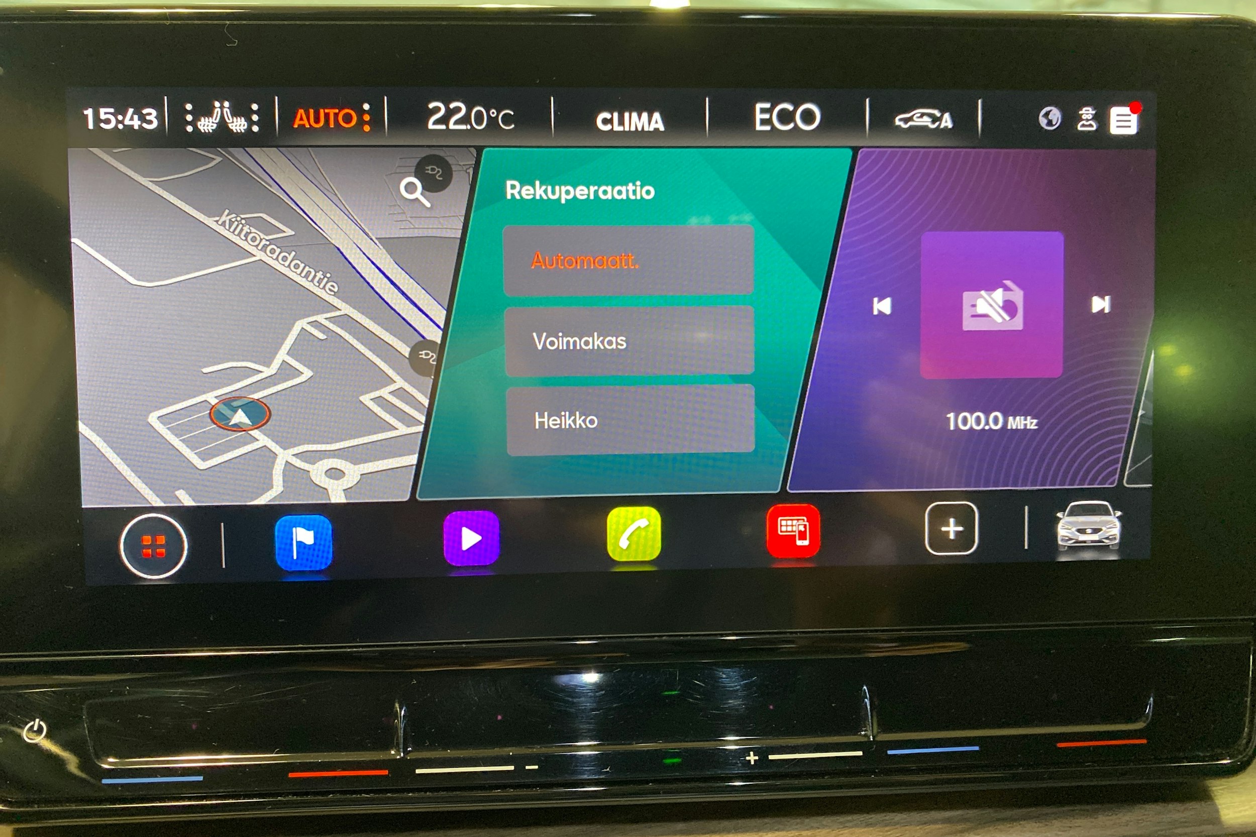 punainen SEAT Leon 2022 kuva 24.