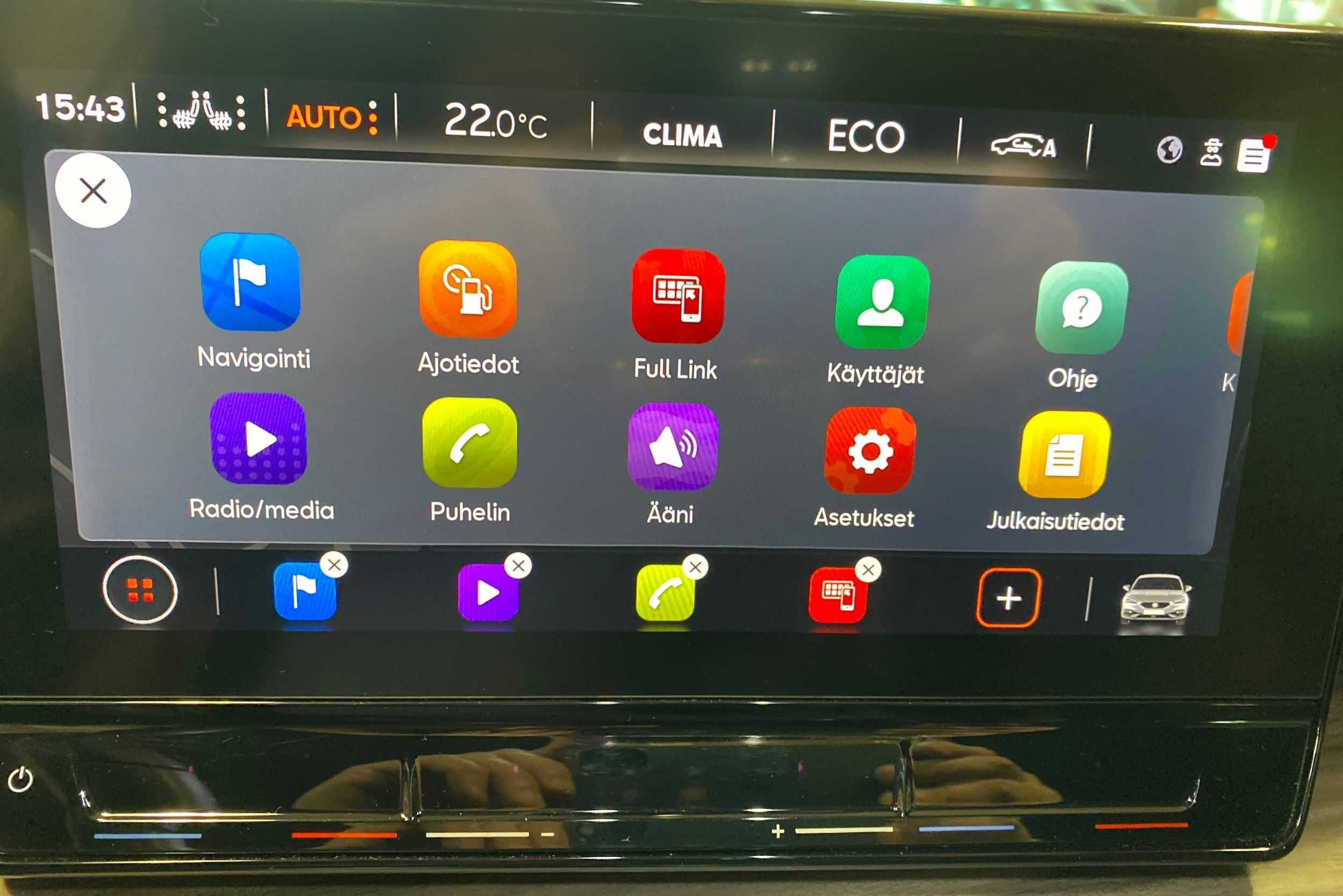 punainen SEAT Leon 2022 kuva 26.