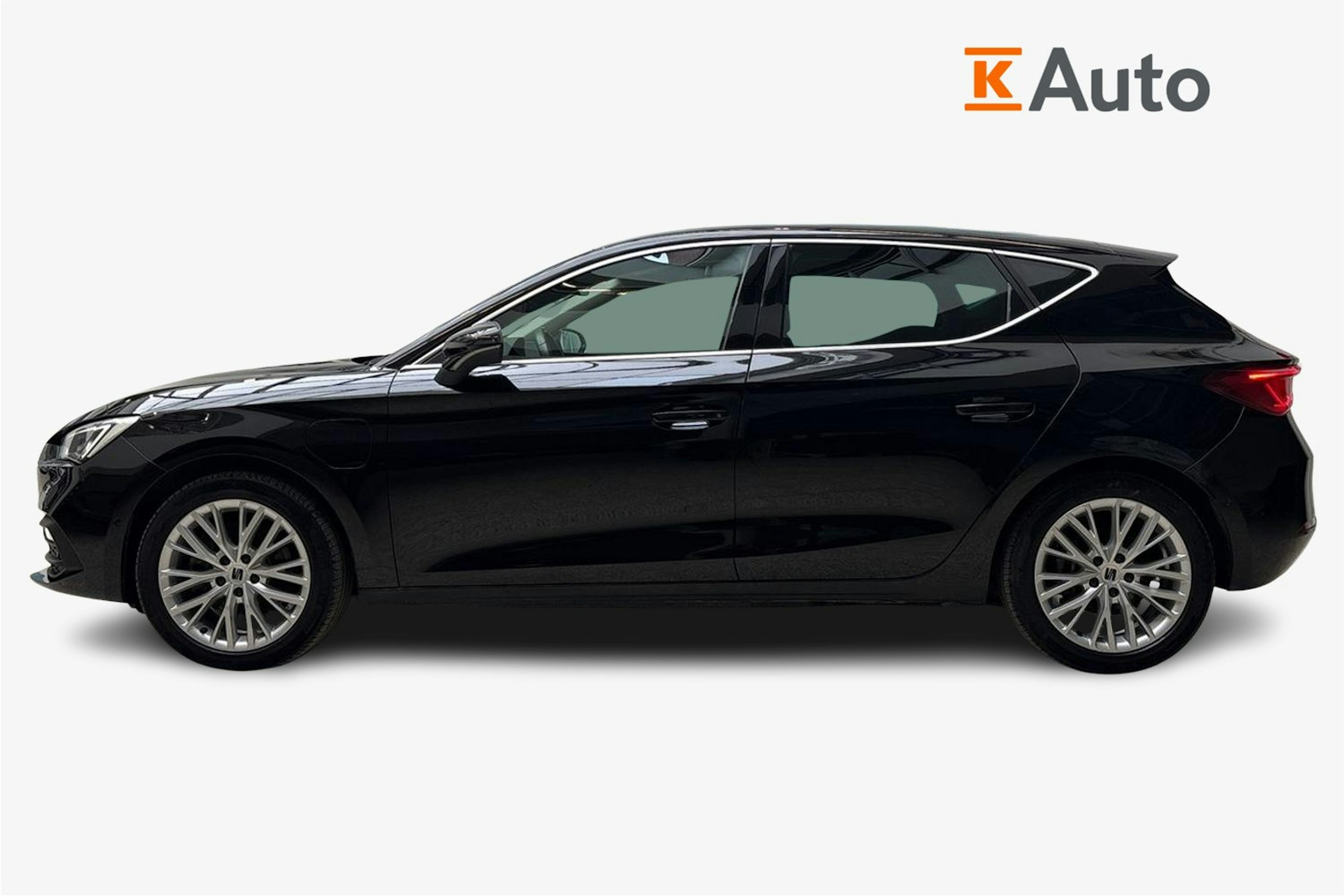 musta SEAT Leon 2022 kuva 7.