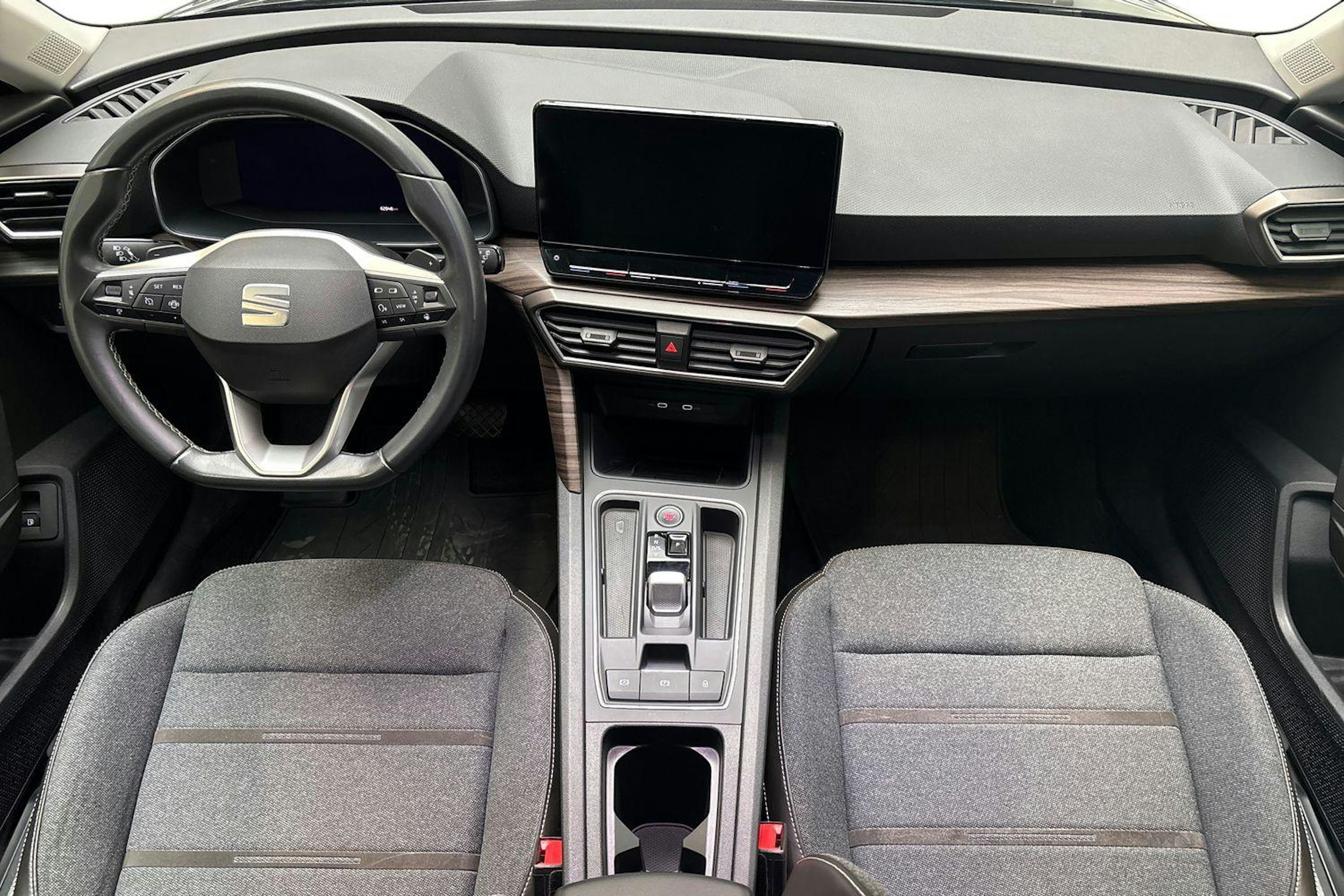 musta SEAT Leon 2022 kuva 10.