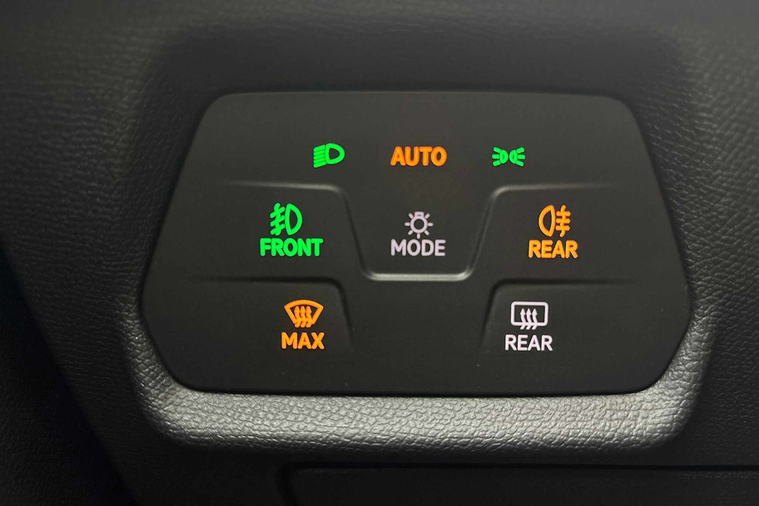 musta SEAT Leon 2022 kuva 18.