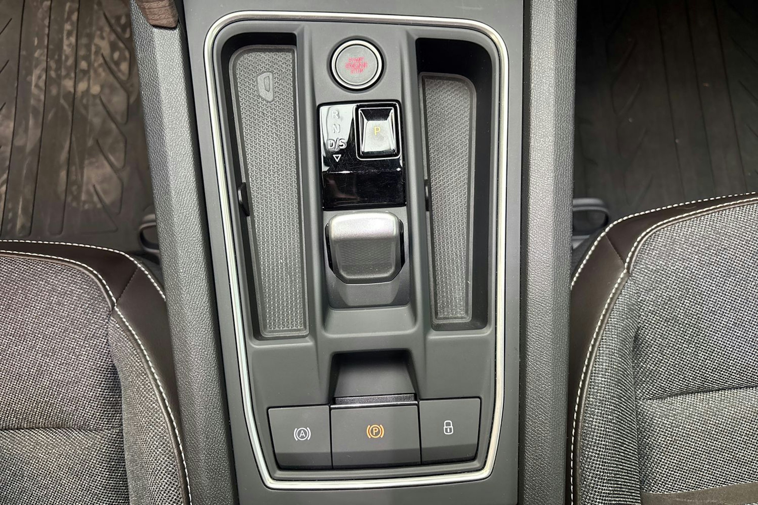 musta SEAT Leon 2022 kuva 28.