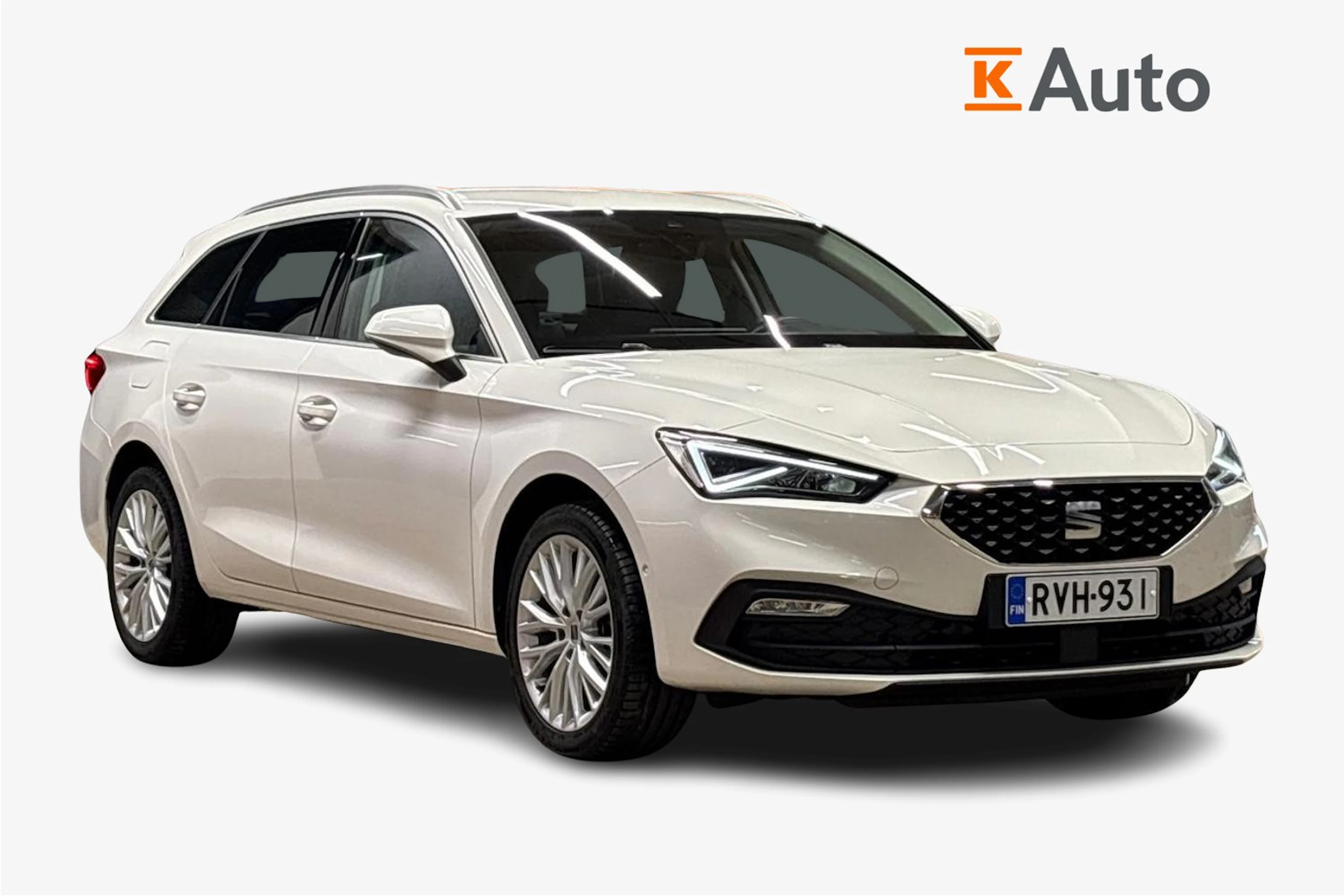 valkoinen SEAT Leon 2023 kuva 1.