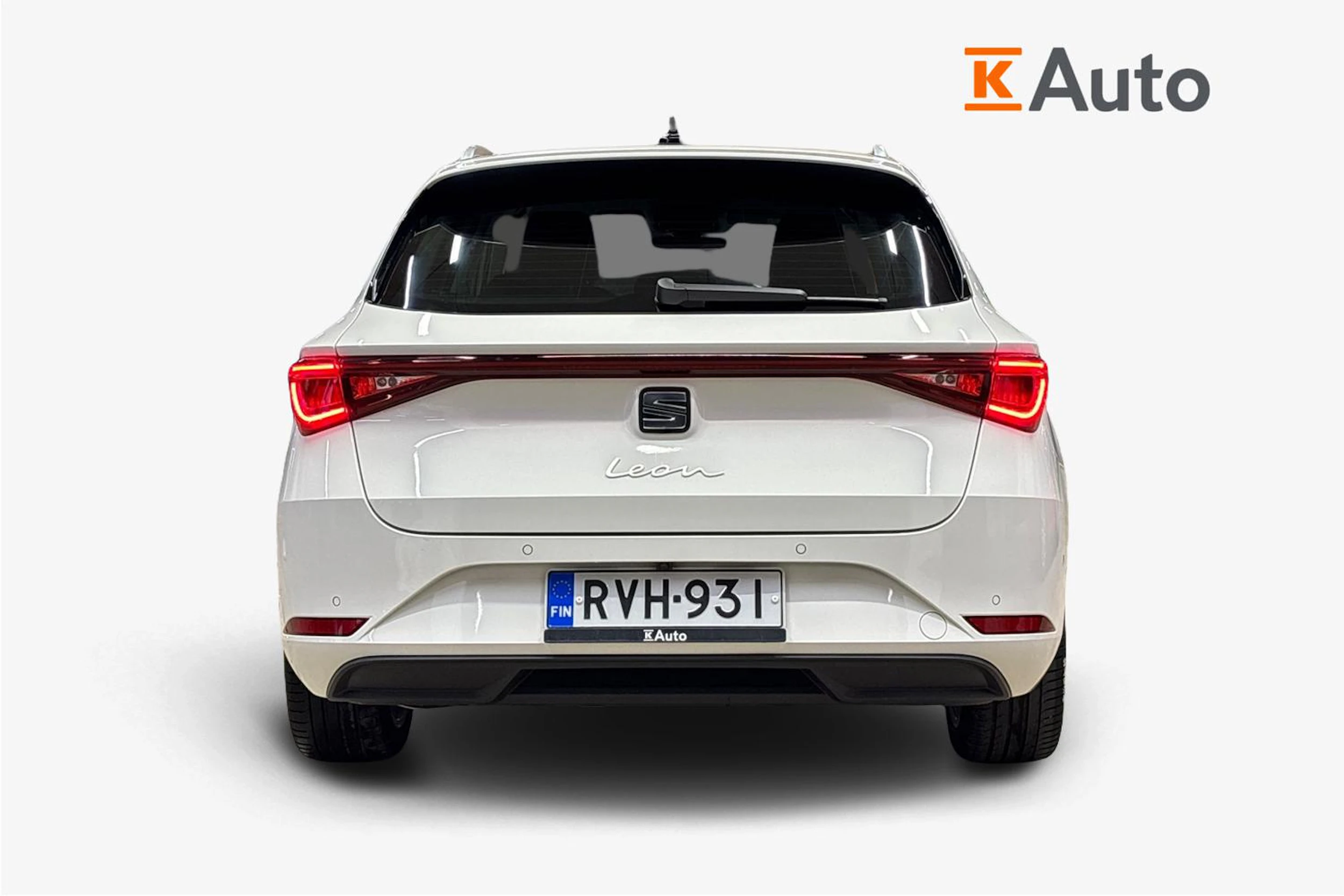 valkoinen SEAT Leon 2023 kuva 3.