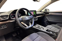 valkoinen SEAT Leon 2023 kuva 6.