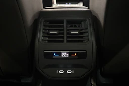 valkoinen SEAT Leon 2023 kuva 12.