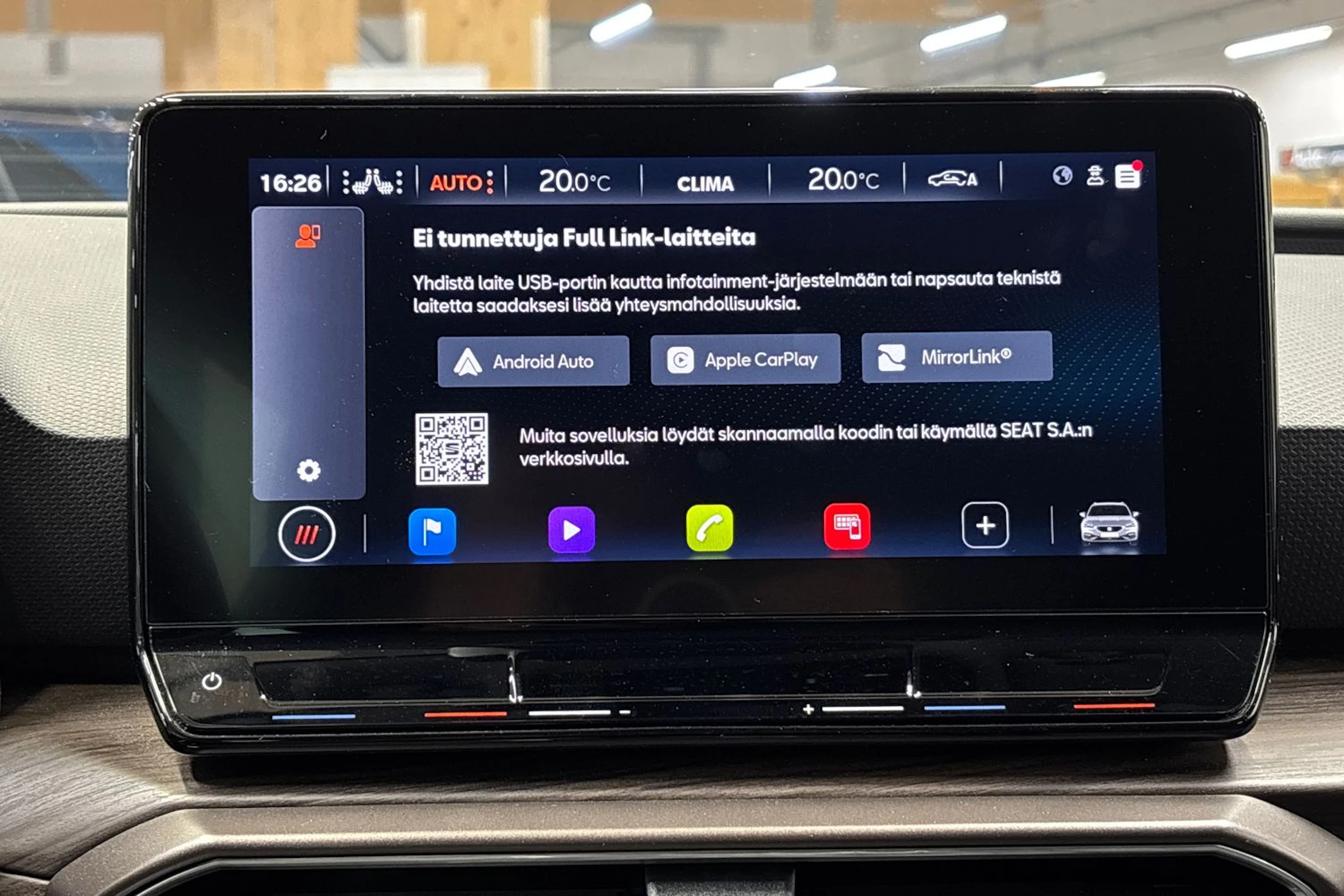 valkoinen SEAT Leon 2023 kuva 21.