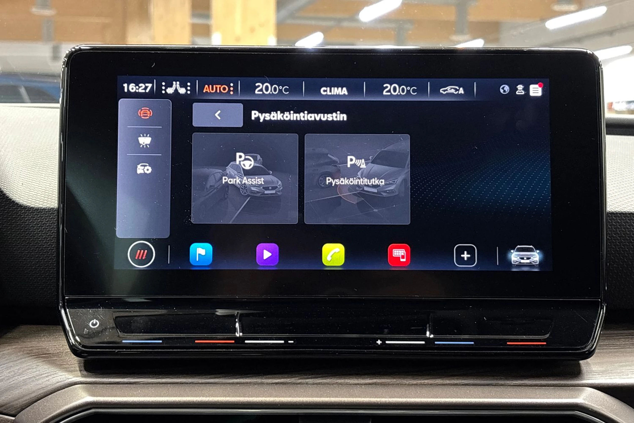 valkoinen SEAT Leon 2023 kuva 22.