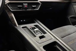 valkoinen SEAT Leon 2023 kuva 30.
