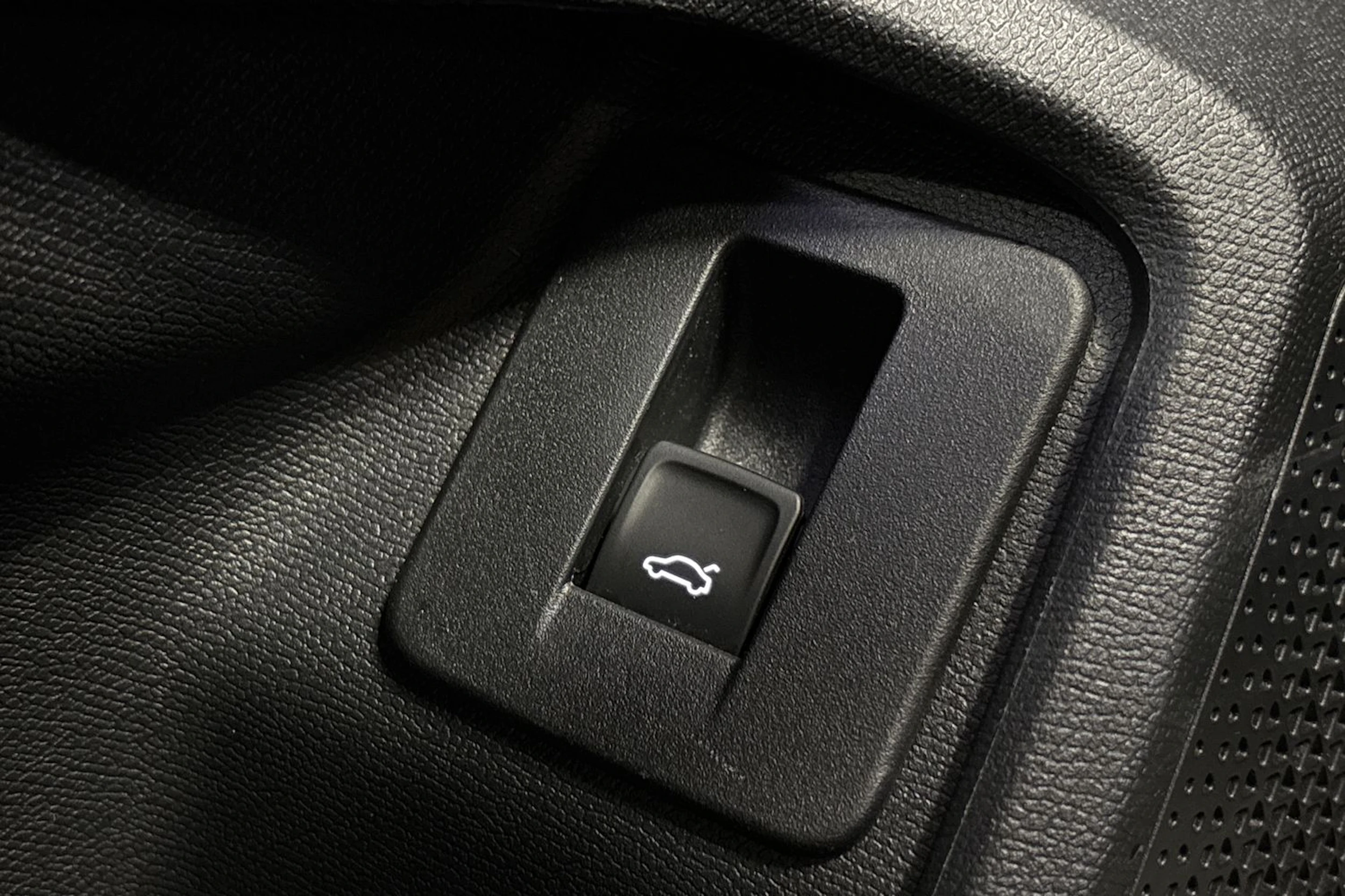 valkoinen SEAT Leon 2023 kuva 31.