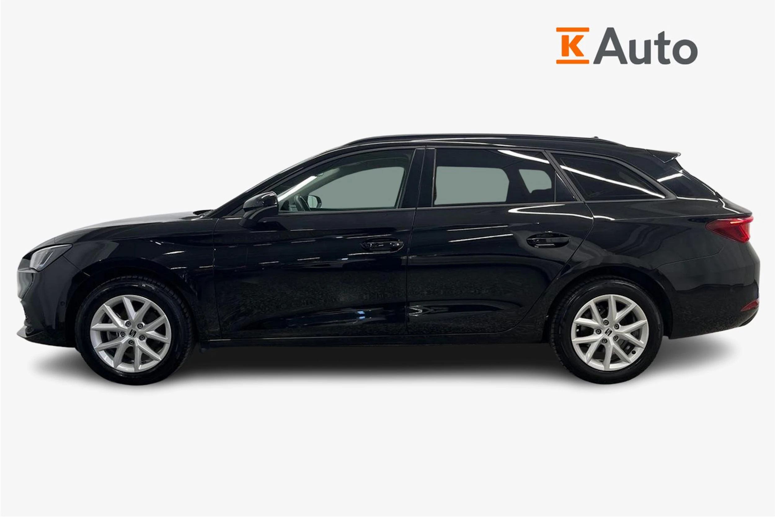 musta SEAT Leon Sportstourer 2024 kuva 5.