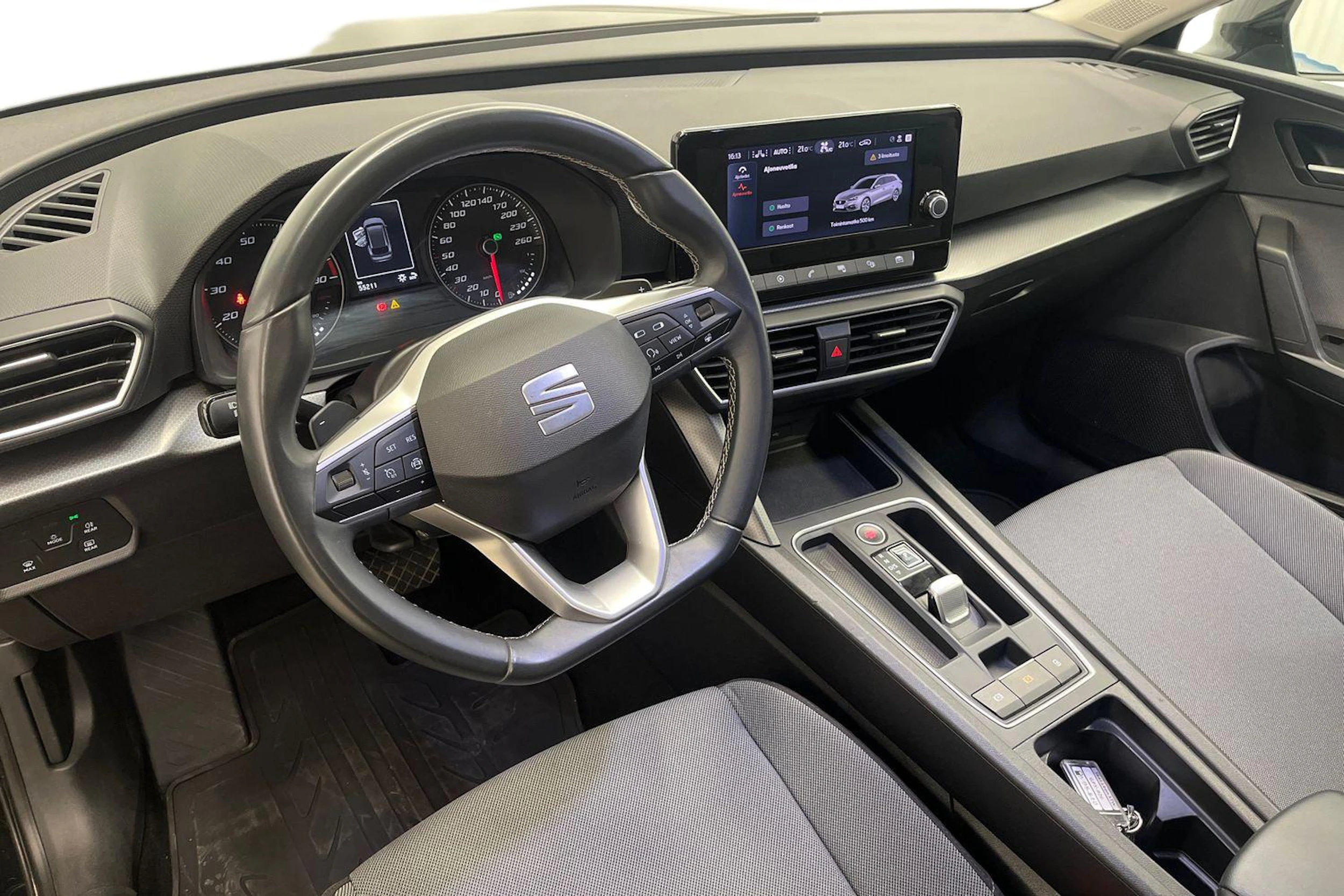 musta SEAT Leon Sportstourer 2024 kuva 6.