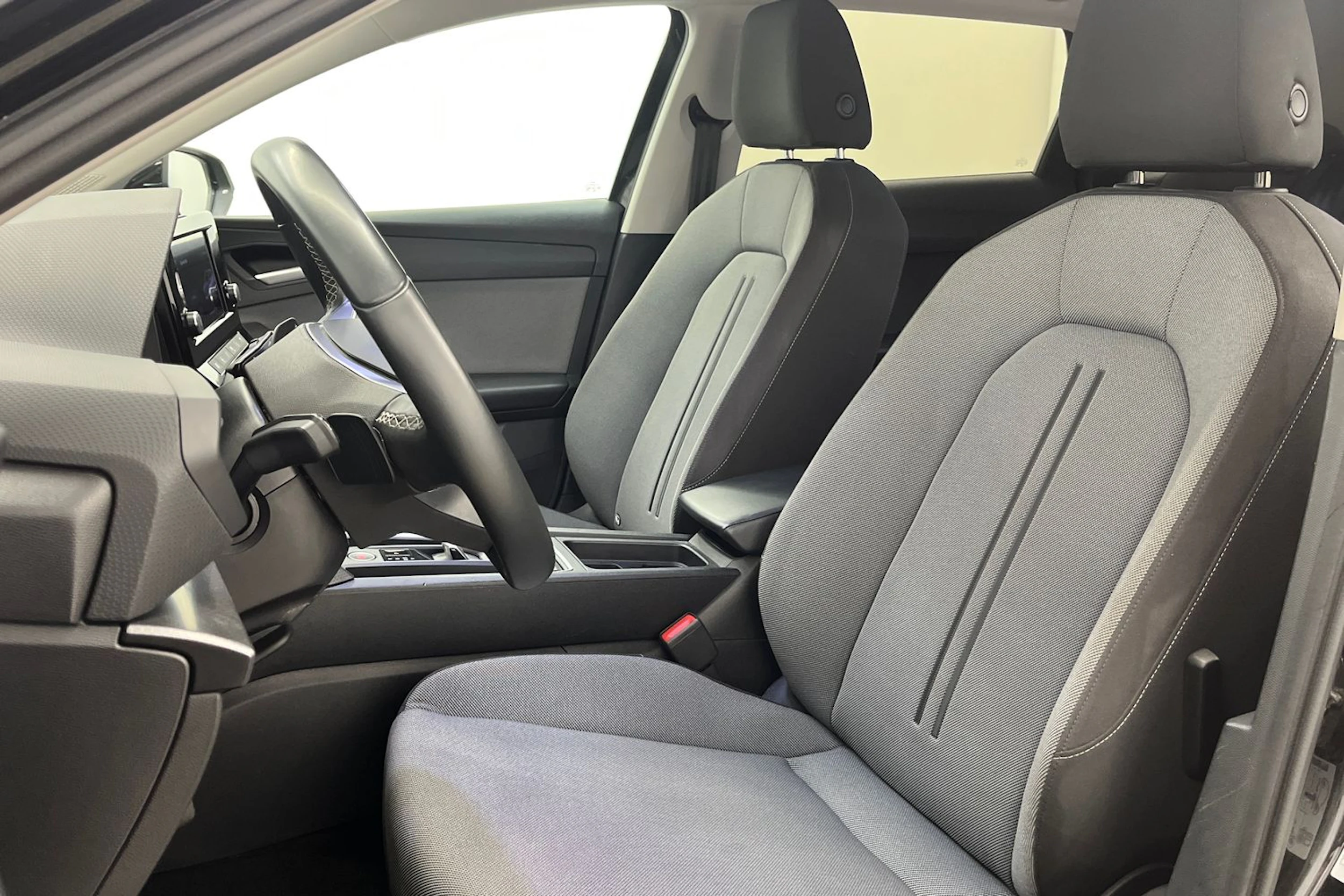 musta SEAT Leon Sportstourer 2024 kuva 12.