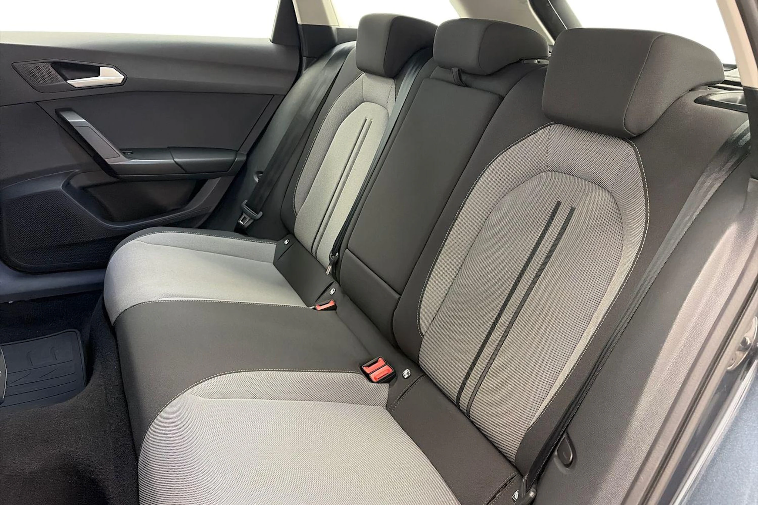 harmaa SEAT Leon Sportstourer 2024 kuva 8.