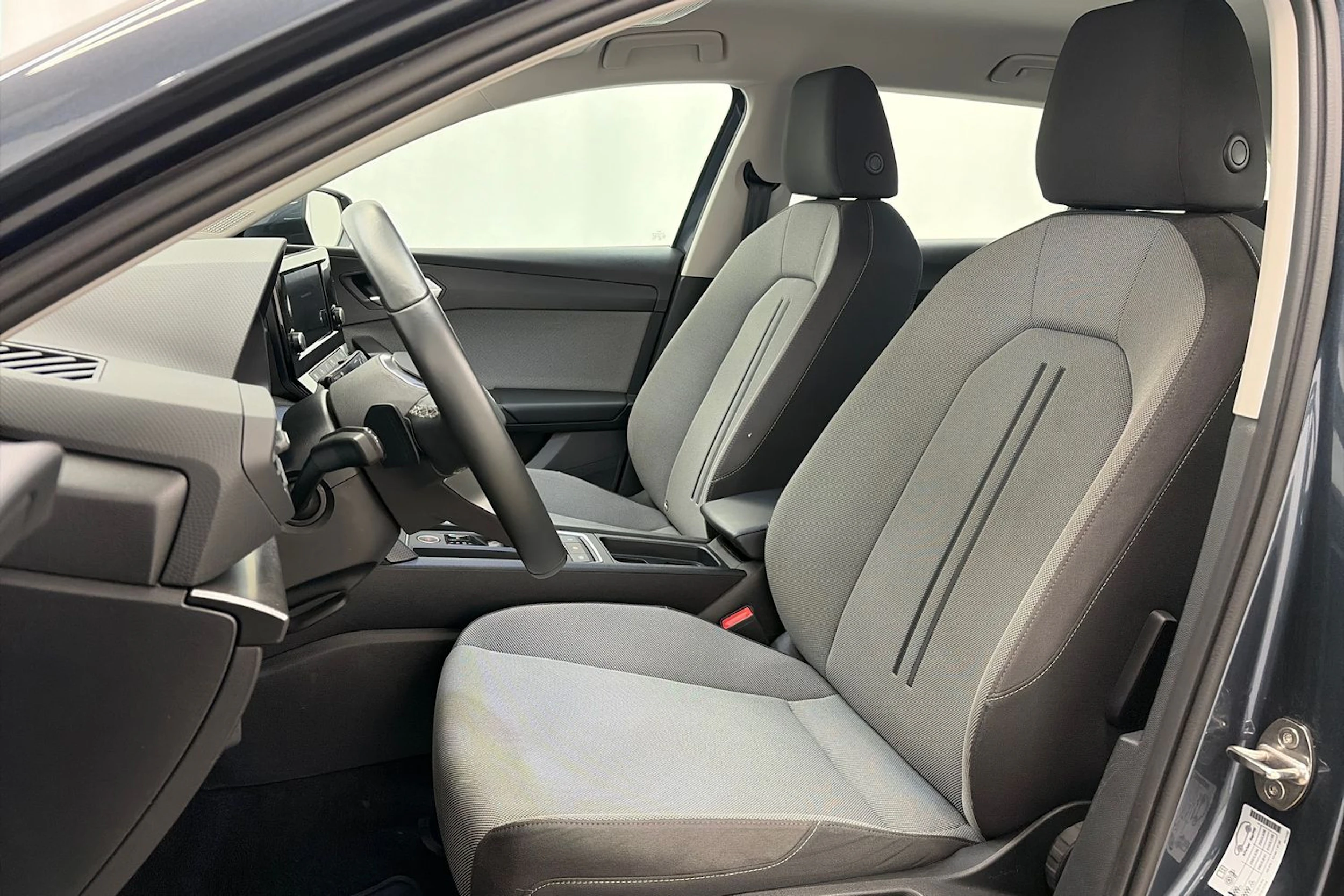 harmaa SEAT Leon Sportstourer 2024 kuva 12.