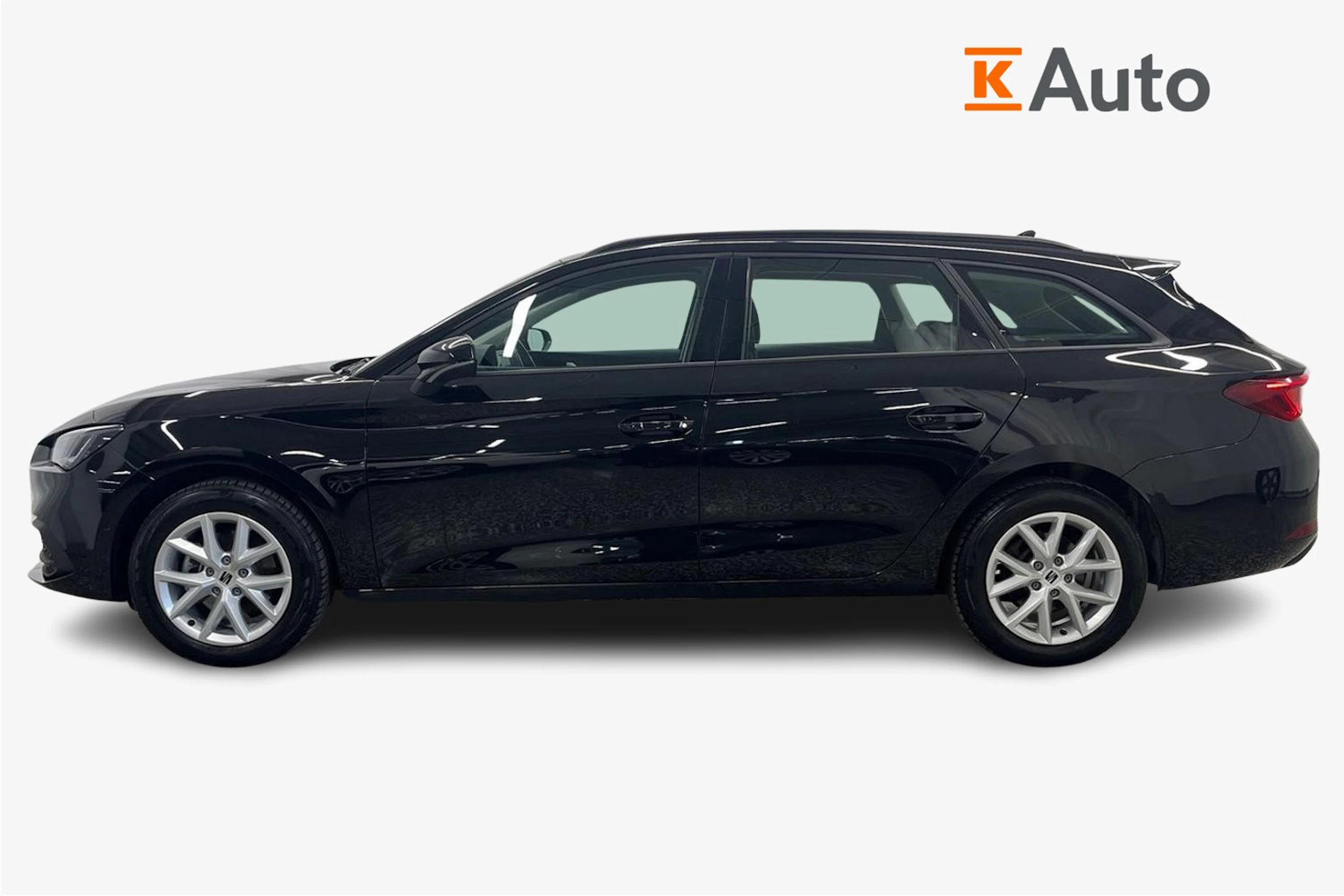 musta SEAT Leon 2024 kuva 5.