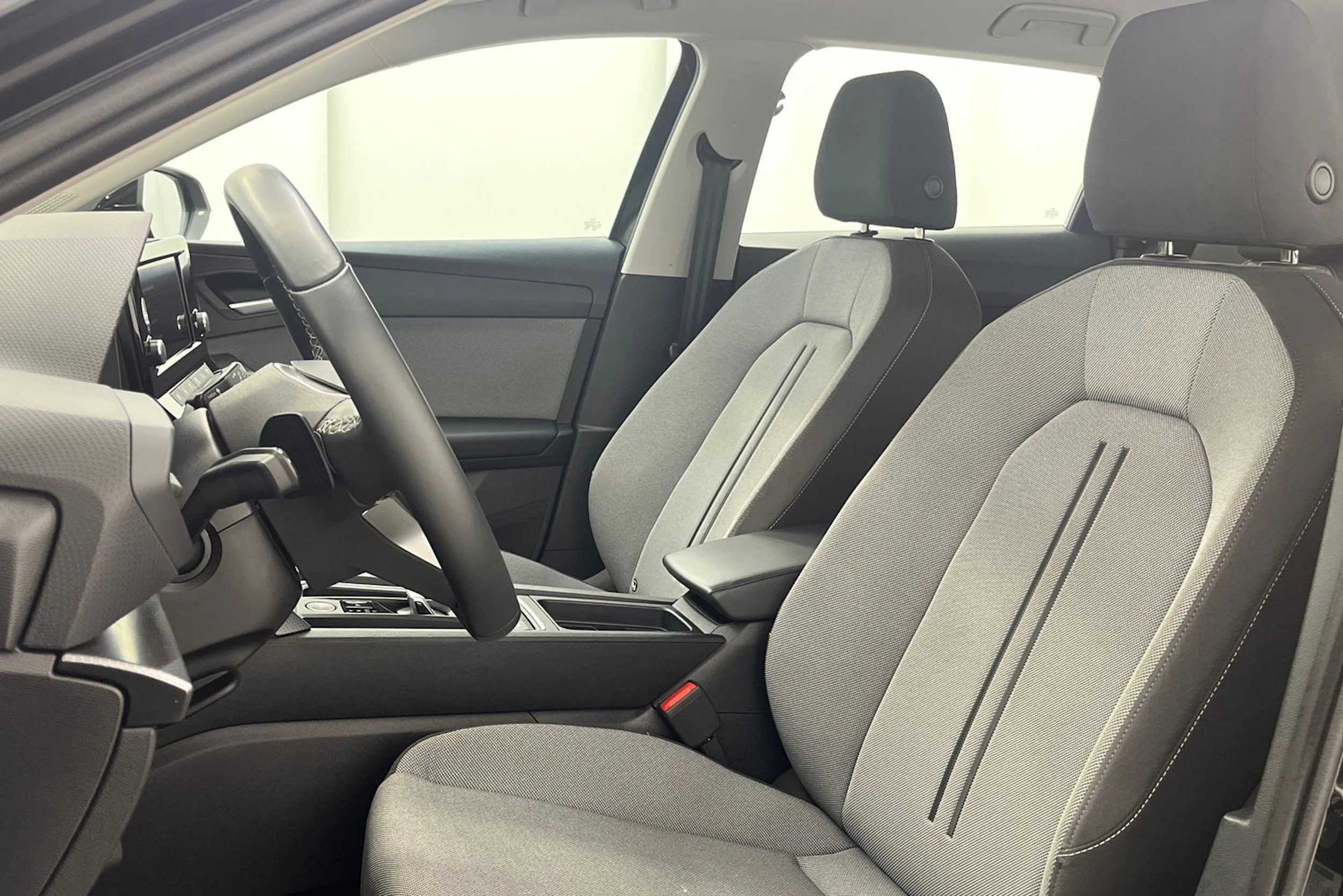 musta SEAT Leon 2024 kuva 12.