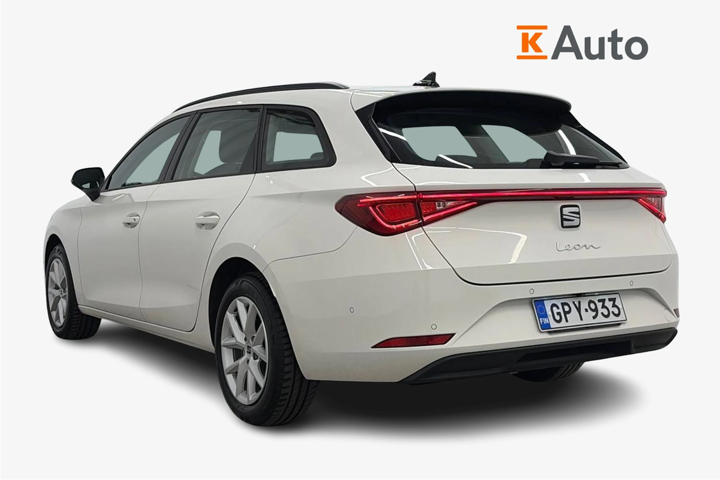 valkoinen SEAT Leon Sportstourer 2024 kuva 2.