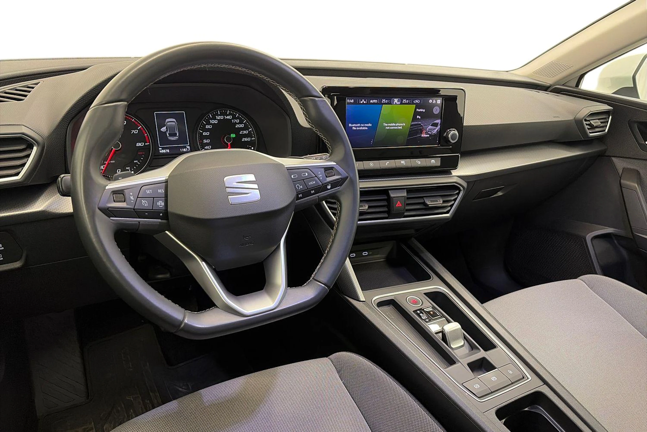 valkoinen SEAT Leon Sportstourer 2024 kuva 6.