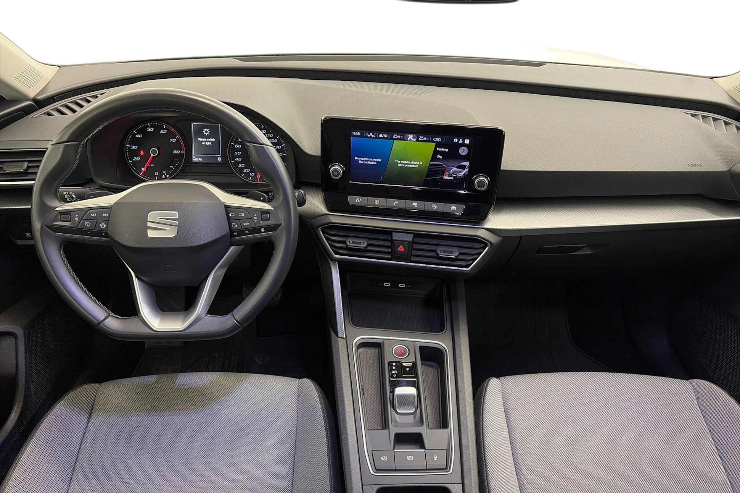 valkoinen SEAT Leon Sportstourer 2024 kuva 7.
