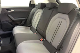 valkoinen SEAT Leon Sportstourer 2024 kuva 8.