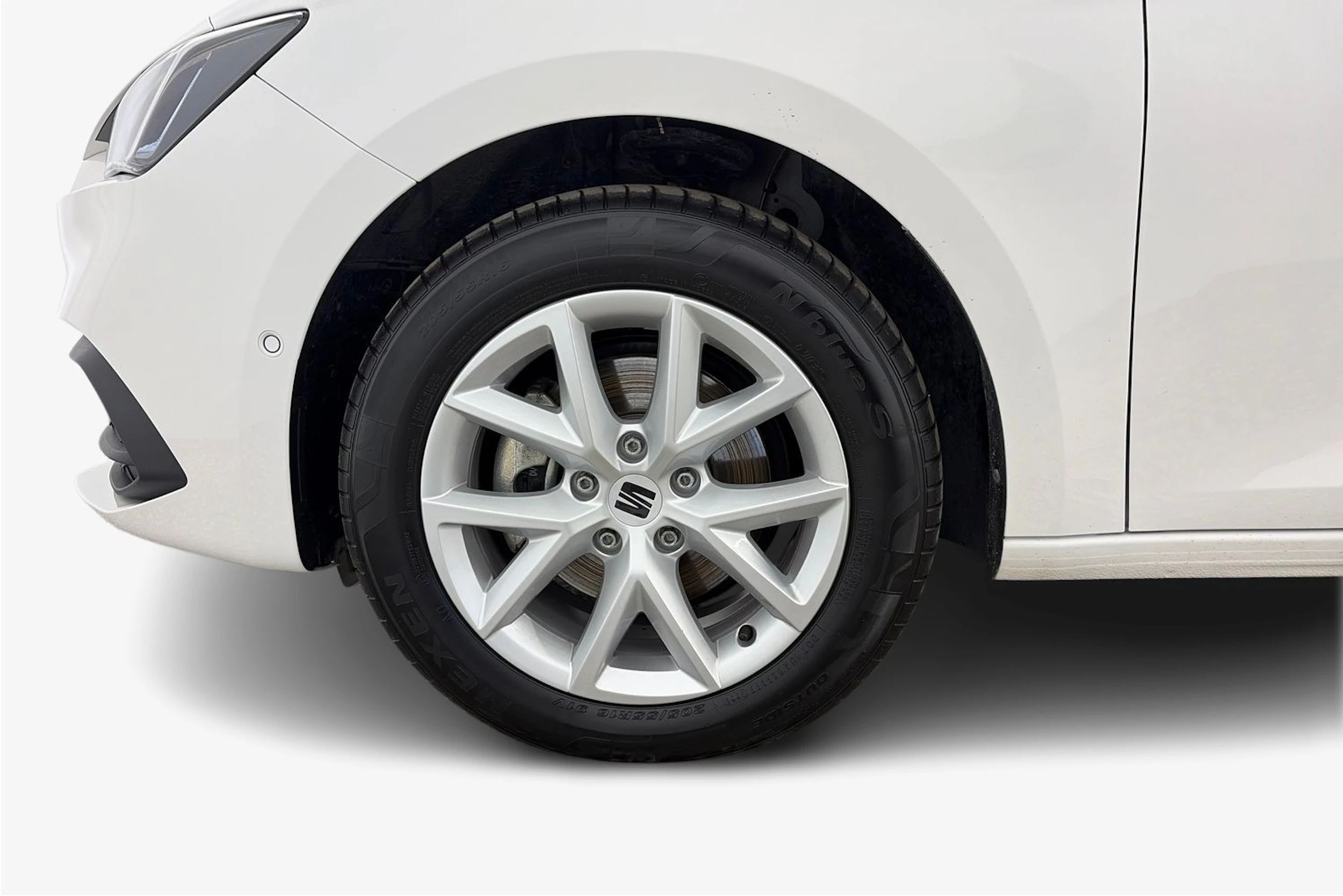 valkoinen SEAT Leon Sportstourer 2024 kuva 9.